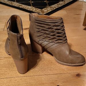Euro Soft By Sofft Brown Strappy Ankle Boots Size 10